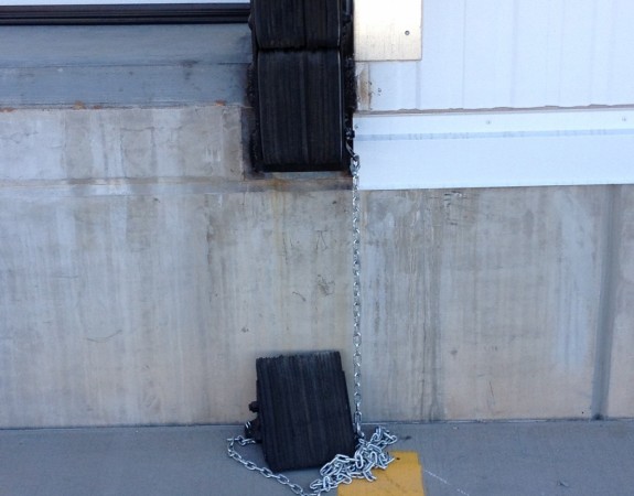 WinCo - Wheel Chock And Chain (1050x1400)